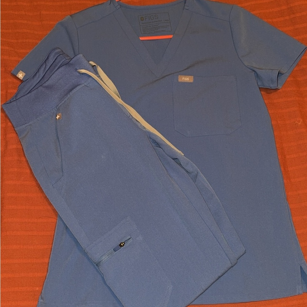 FIGS SCRUBS (WORN ONCE)